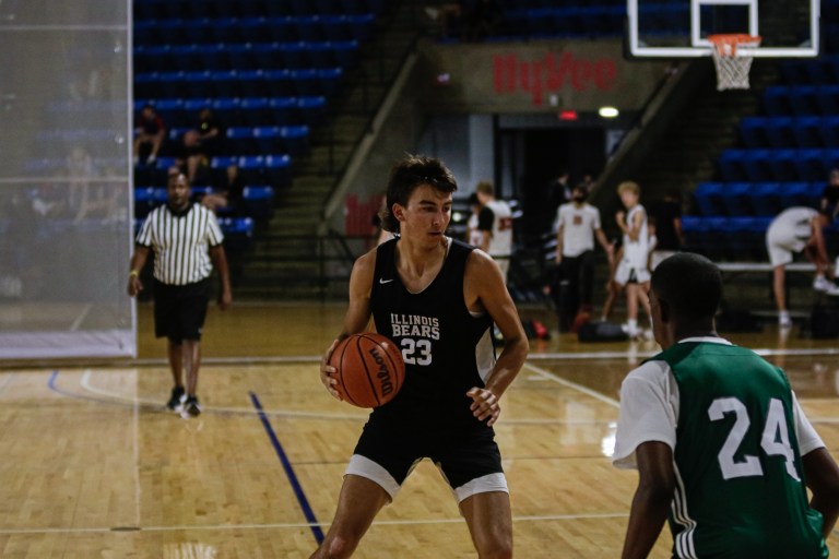 The Finale Film Room: Illinois Bears Walker 17U