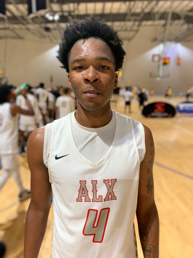 Holiday Hoops Roundup: Standout Wings