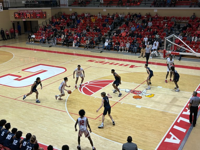Centralia Holiday Tournament: Friday AM Notebook