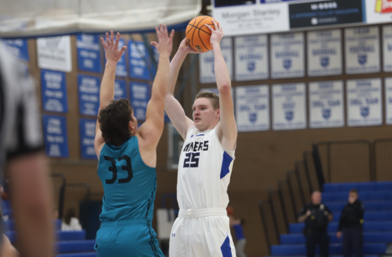 Tarkanian Classic Standouts