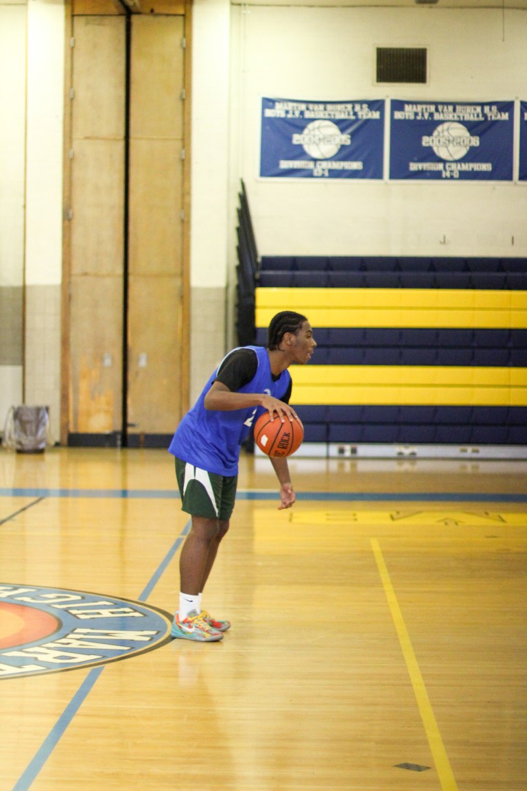 Demetris Leach