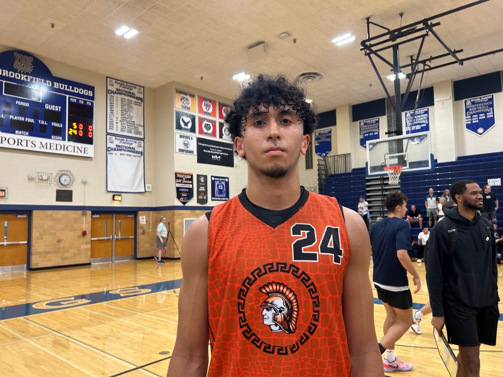 Clash at Top in Fox Valley Conference Between Strong Front Courts